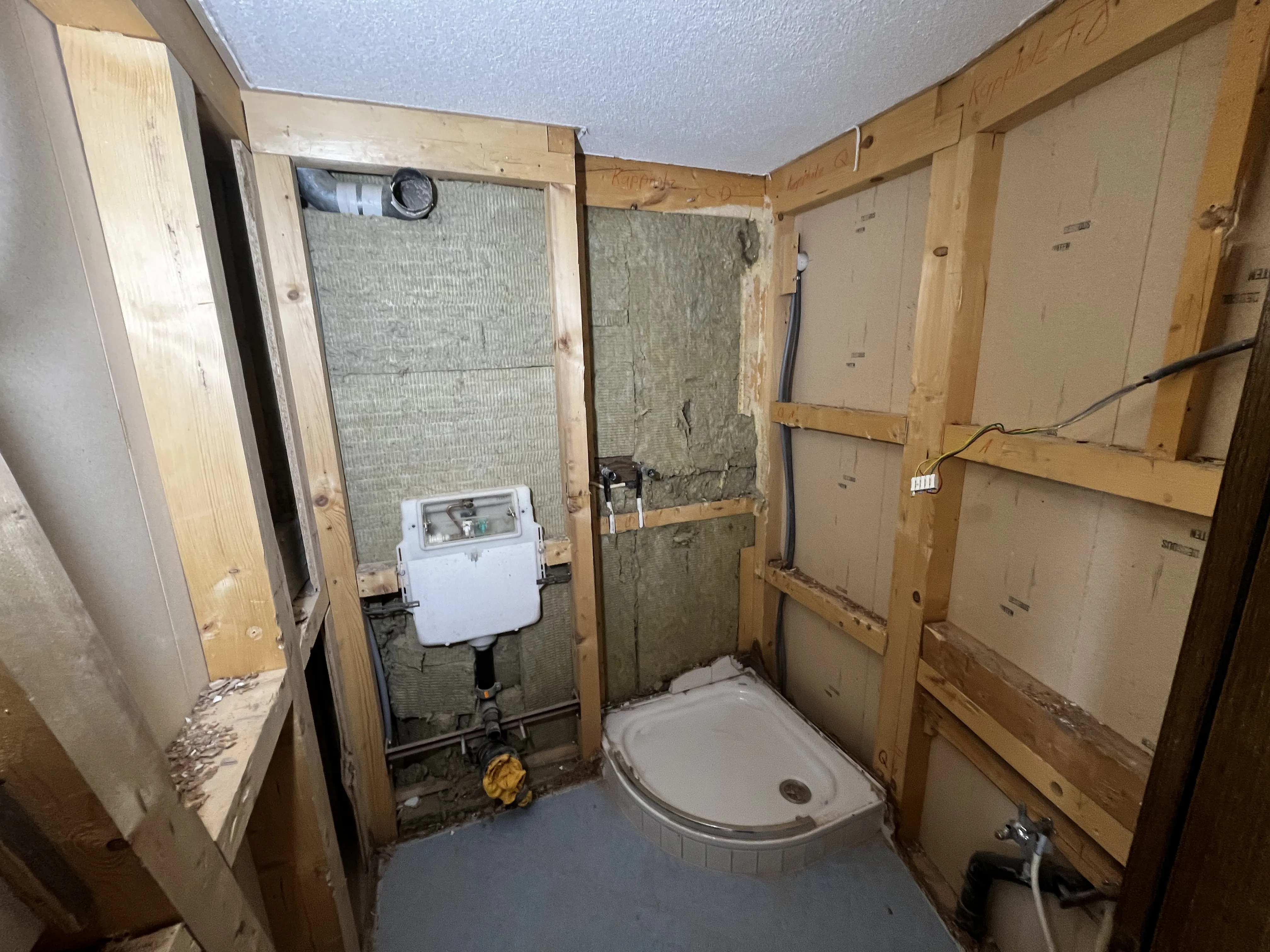 Badezimmer während Renovation und Modernisierung