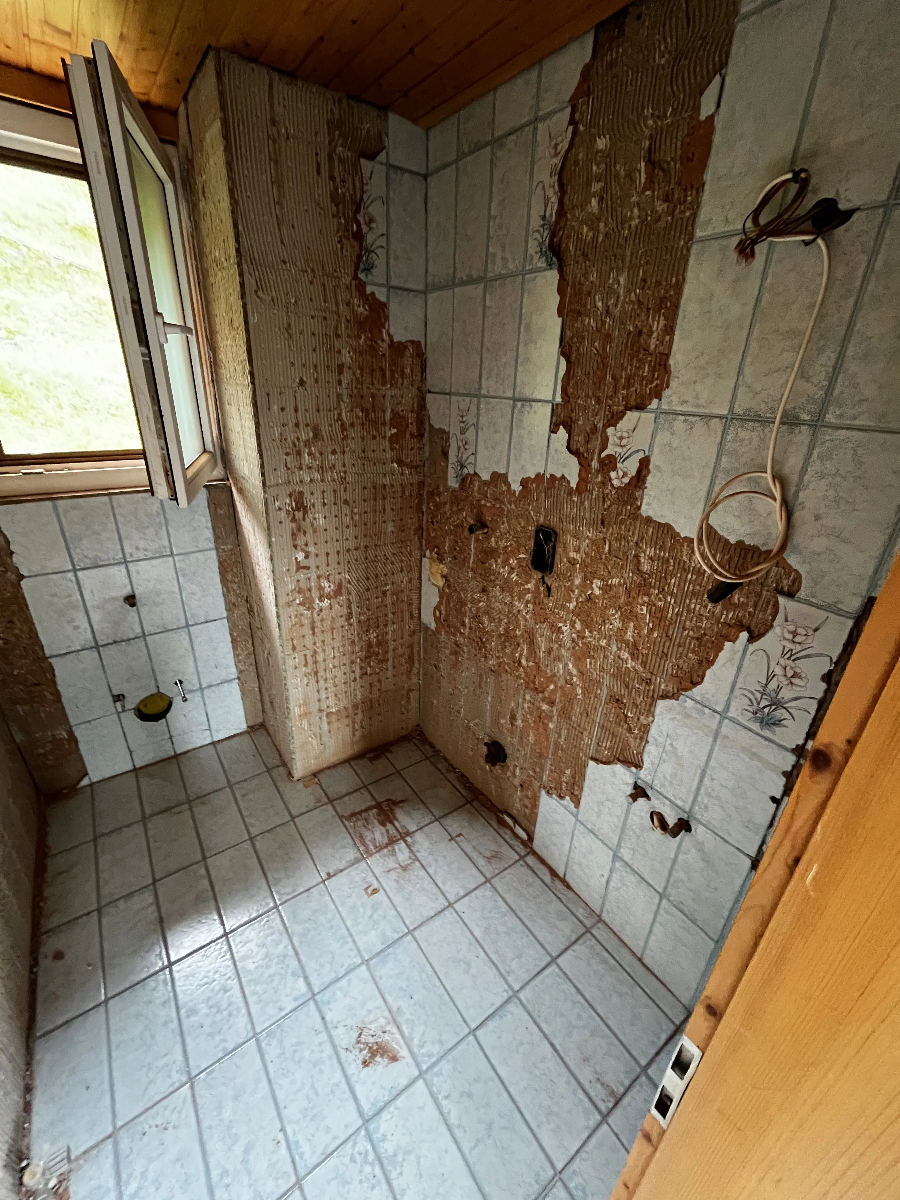Badezimmer vor der Renovierung