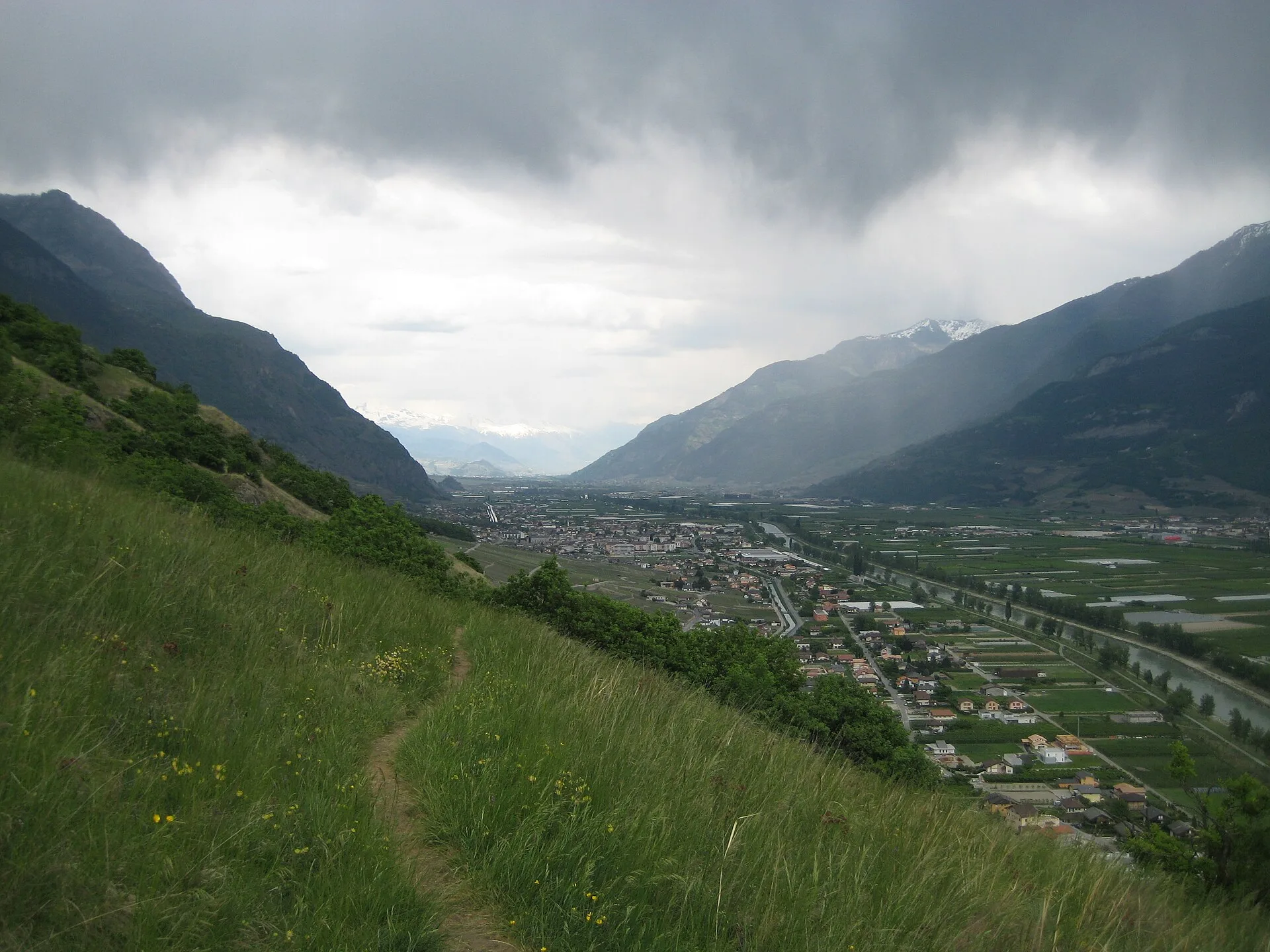 Fully - Commune de Fully vue depuis les Follatères (Valais, Suisse)